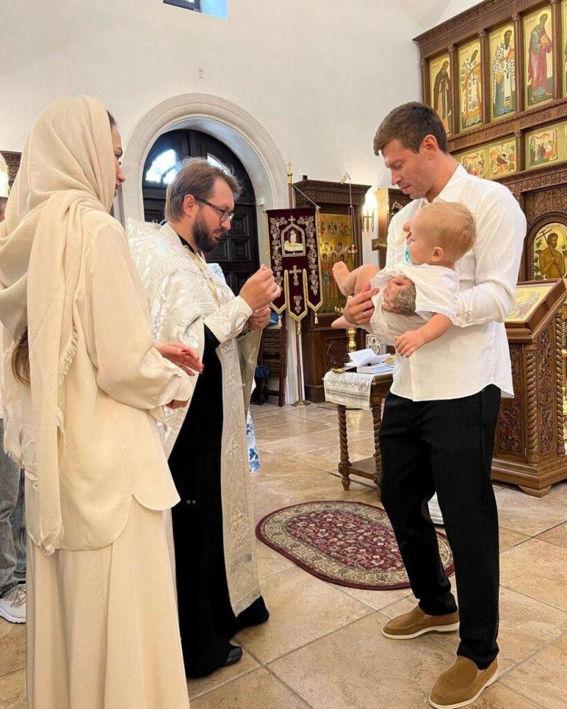 Мамаев показал кадры крещения сына от новой жены