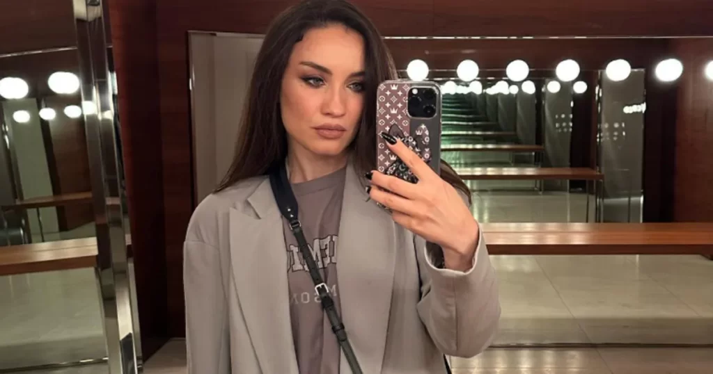 Дайнеко впервые вышла в свет со своим мужем