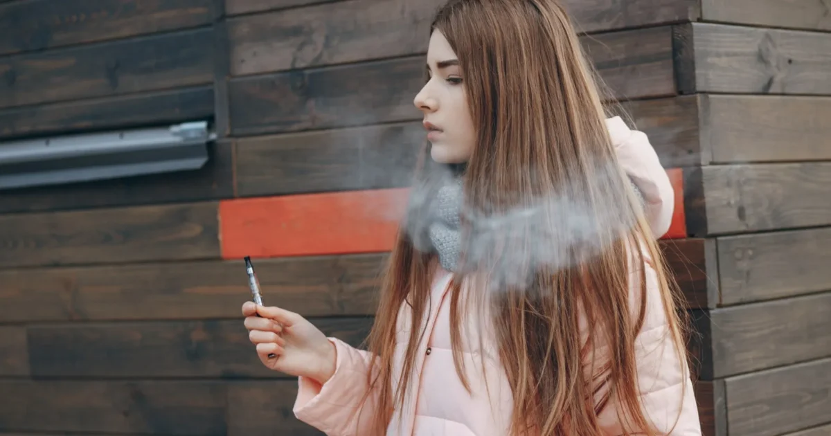 Как курение электронных сигарет отражается на здоровье несовершеннолетних