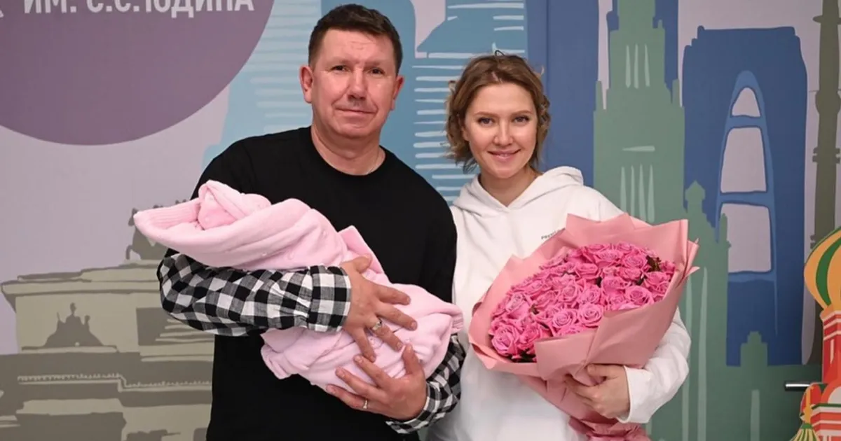 Солист Uma2rman Сергей Кристовский стал отцом в седьмой раз Солист Uma2rman Сергей Кристовский стал отцом в седьмой раз
