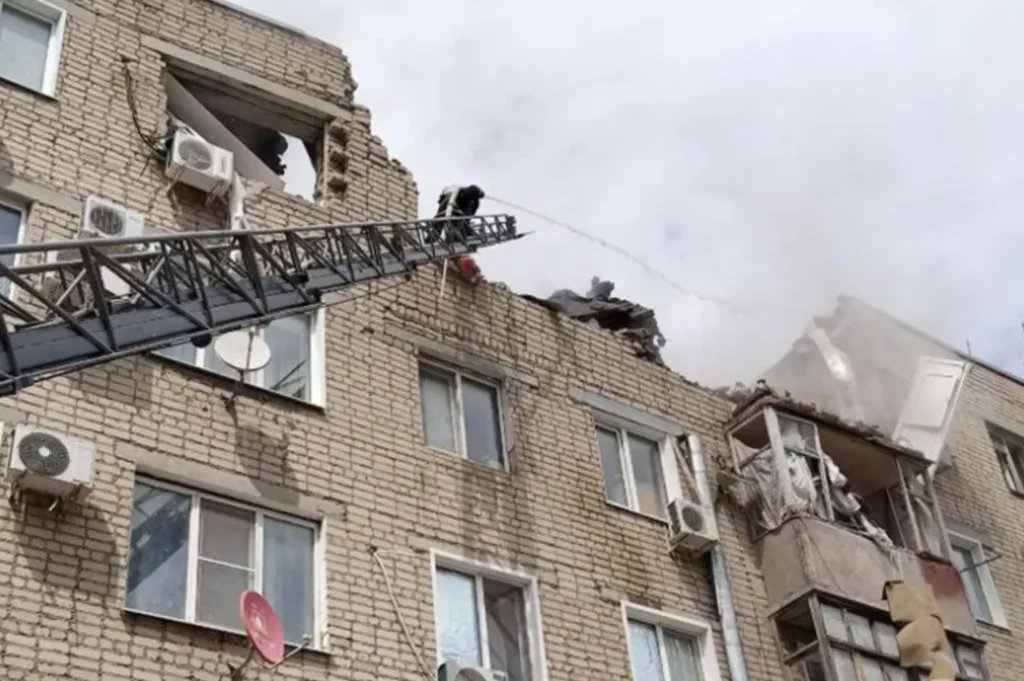 Появились кадры с места взрыва в городе Ершов