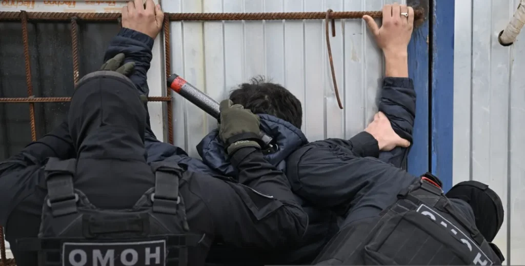 В Ереване силовики ворвались в головной офис компании Карапетяна