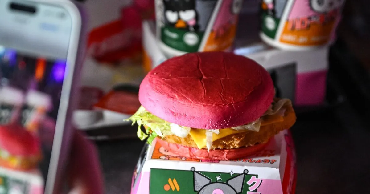 В Роскачестве рассказали, кому не стоит есть розовый бургер из «Вкусно — и точка» В Роскачестве рассказали, кому не стоит есть розовый бургер из «Вкусно — и точка»