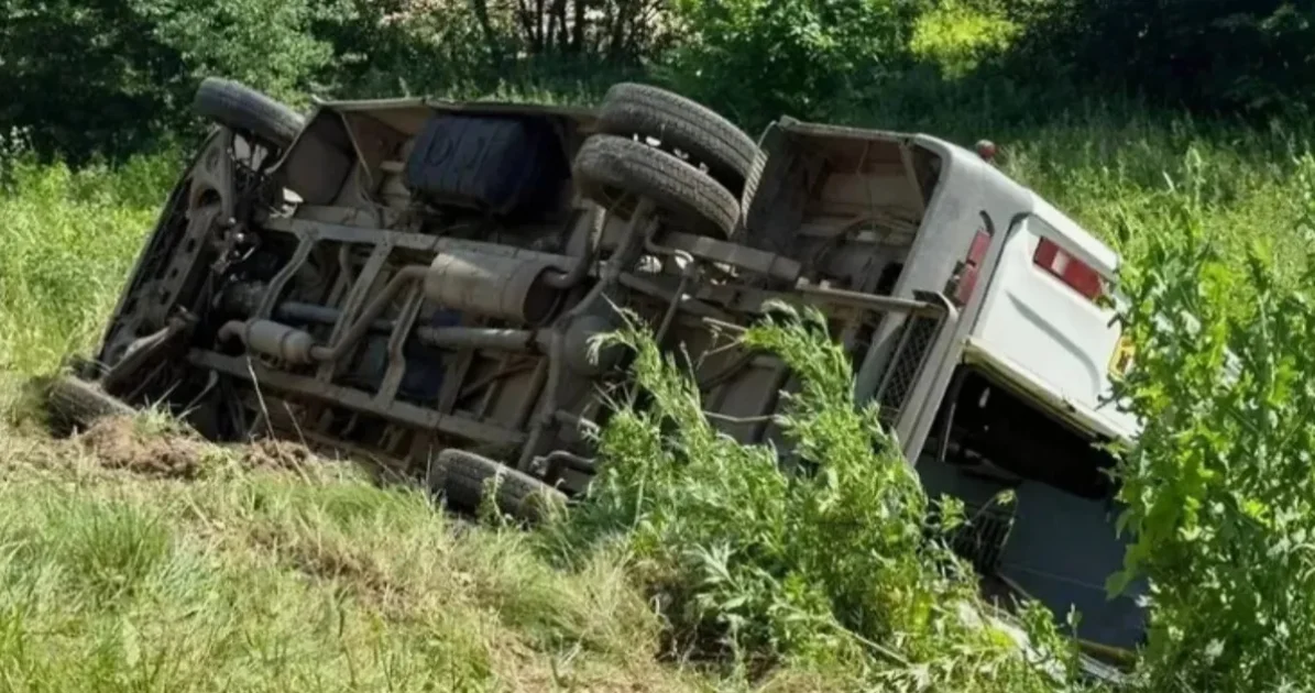 Автобус с пассажирами опрокинулся в Мордовии Автобус с пассажирами опрокинулся в Мордовии