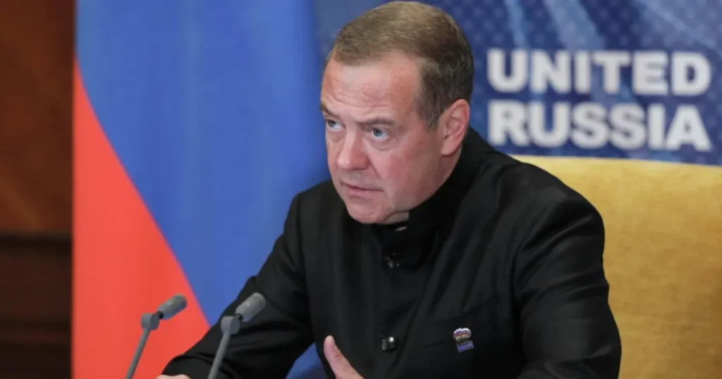 Медведев предложил компенсировать замороженные активы «украинской землей»