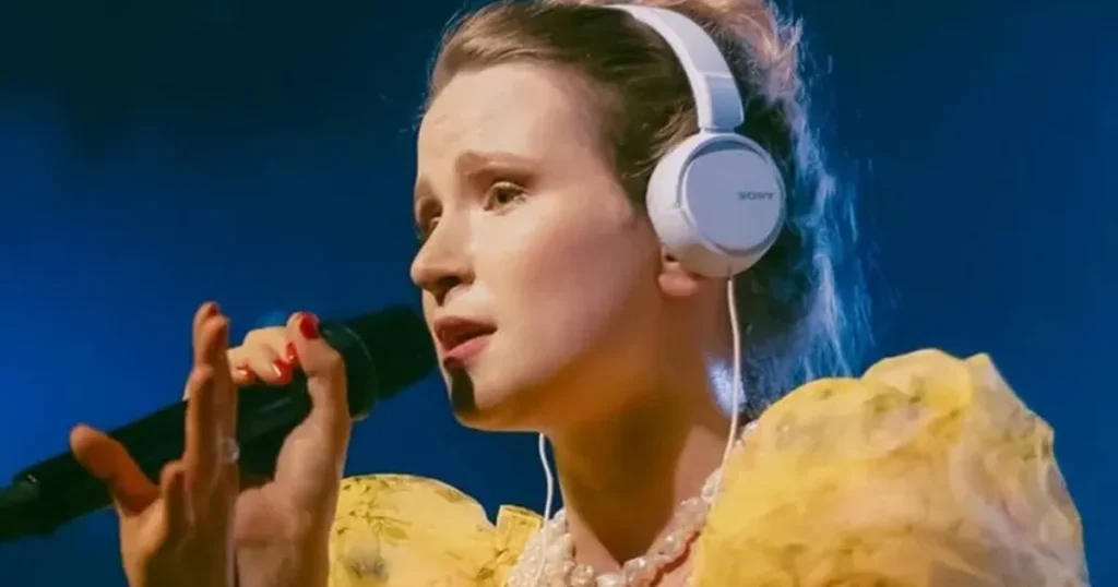 Монеточка* сорвала концерт в Риге