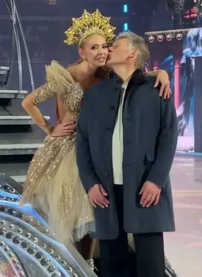 Татьяна Навка показала, как ее целует Дмитрий Песков