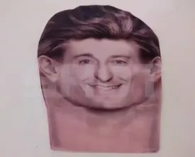 Сергей Безруков требует 250 тысяч рублей за маски с его лицом