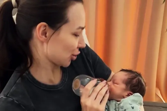 Жених онкобольной Лерчек впервые показал, как она кормит новорожденного