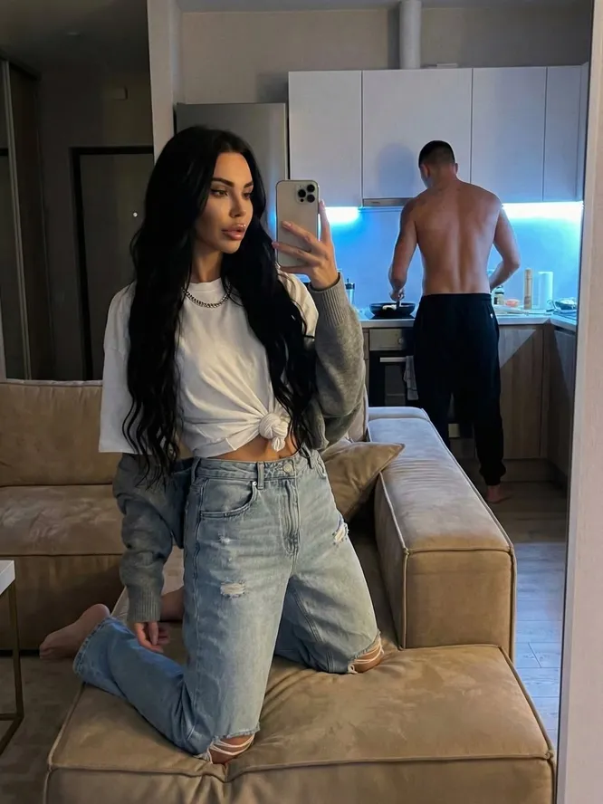 Оксана Самойлова показала обнаженного мужчину