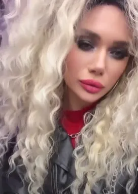 Яна Кошкина появилась на публике в образе Ирины Аллегровой