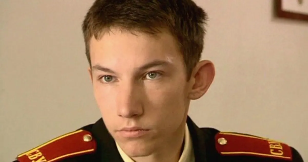 Актер сериала «Кадетство» Кирилл Емельянов впервые показал молодую избранницу Актер сериала «Кадетство» Кирилл Емельянов впервые показал молодую избранницу