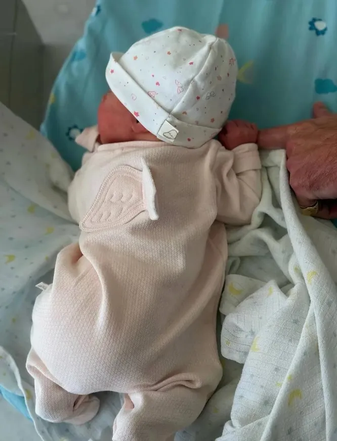 Принцесса Евгения родила дочь и показала ее фото